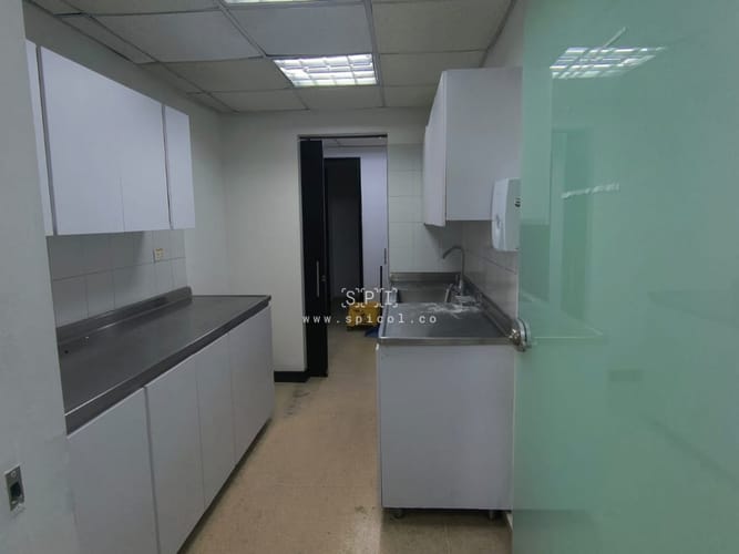 Oficina en arriendo en El Castillo, Medellín, 563 m² · foto 9 de 15