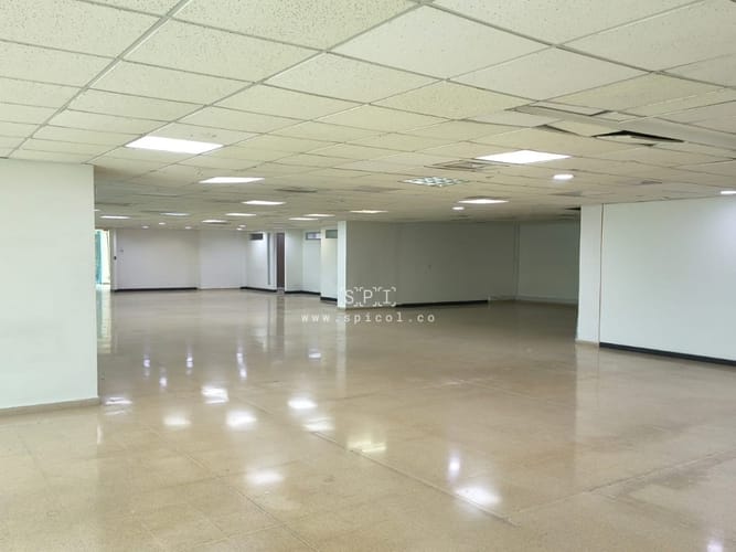 Oficina en arriendo en El Castillo, Medellín, 563 m² · foto 12 de 15