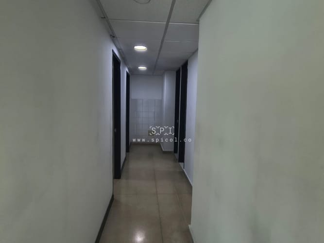 Oficina en arriendo en El Castillo, Medellín, 563 m² · foto 13 de 15