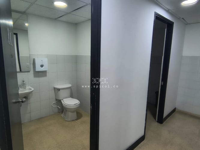 Oficina en arriendo en El Castillo, Medellín, 563 m² · foto 15 de 15