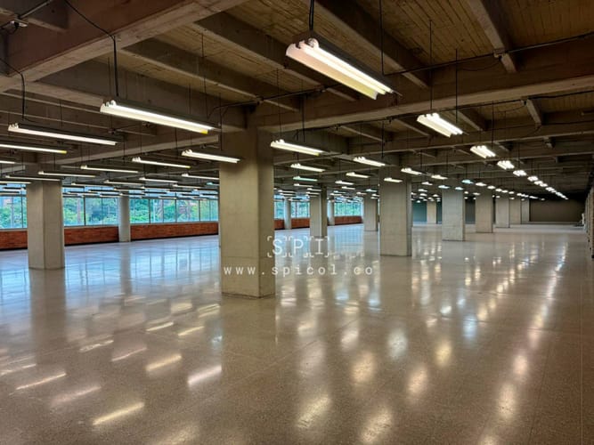 Local en arriendo en San Pablo Guayabal, Medellín, 1165 m² · foto 5 de 14