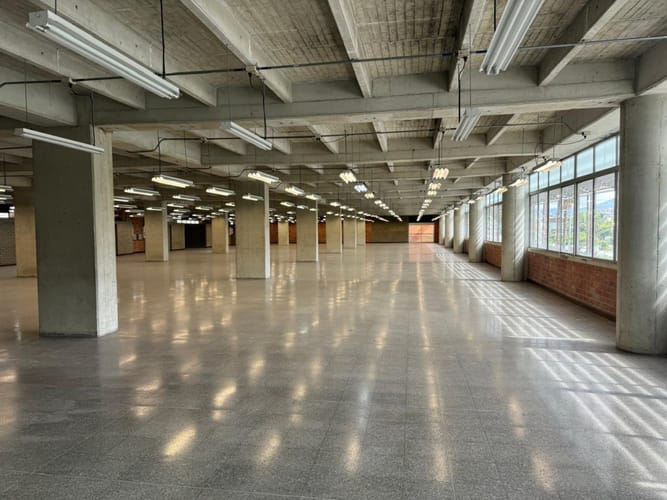 Local en arriendo en San Pablo Guayabal, Medellín, 1165 m² · foto 12 de 14
