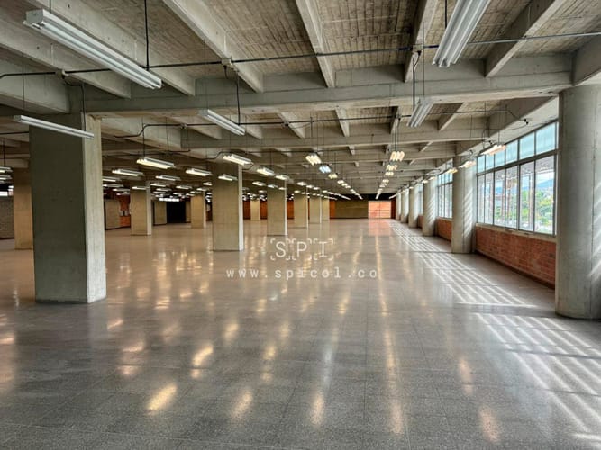 Local en arriendo en San Pablo Guayabal, Medellín, 1165 m² · foto 14 de 14