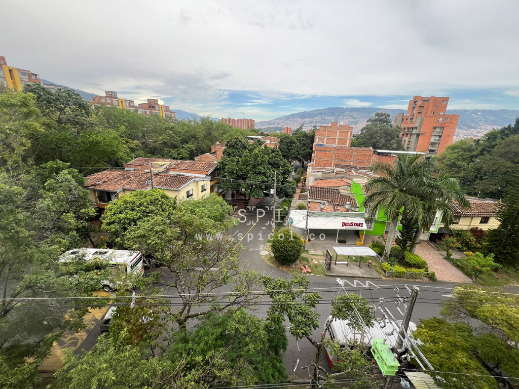 Apartamento en venta en La Almeria, Medellín · foto 2 de 14