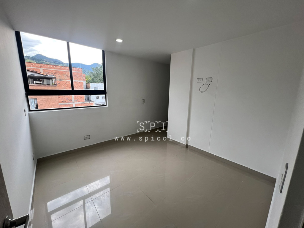 Apartamento en venta en La Almeria, Medellín · foto 7 de 14