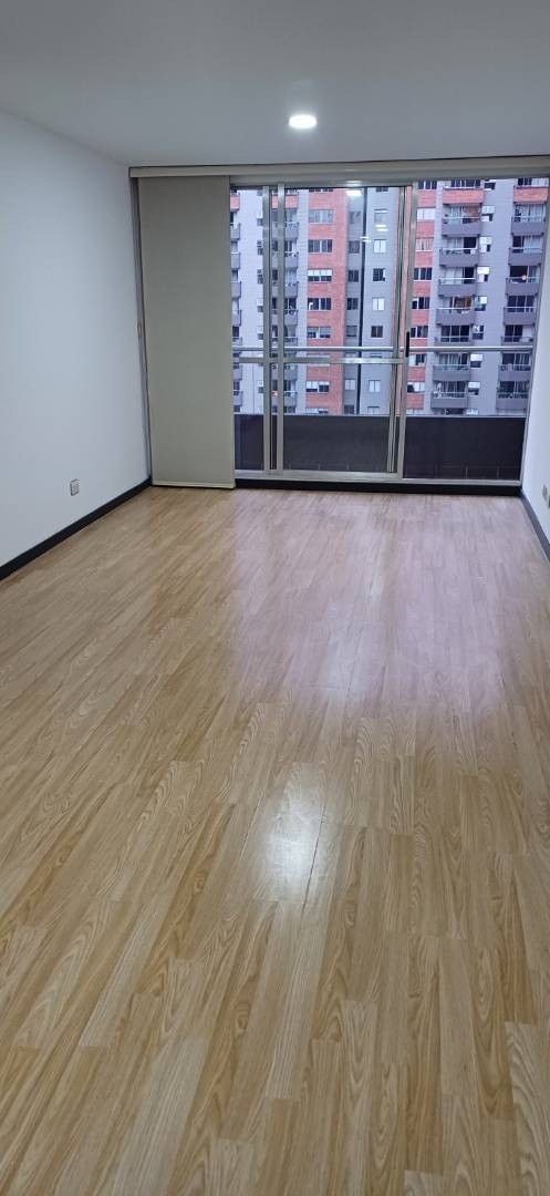 Apartamento en arriendo en Ciudad Del Río, Medellín · foto 3 de 12