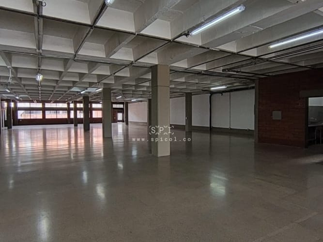 Local en arriendo en San Pablo Guayabal, Medellín, 870 m² · foto 2 de 12