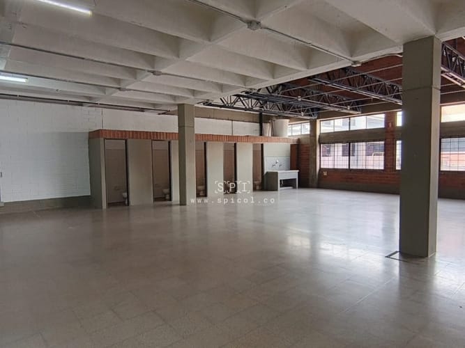 Local en arriendo en San Pablo Guayabal, Medellín, 870 m² · foto 4 de 12