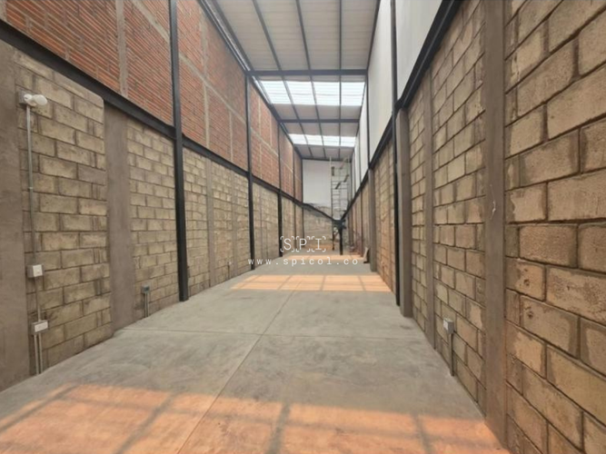 Bodega en arriendo en Centro, Bello, 200 m² · foto 3 de 9