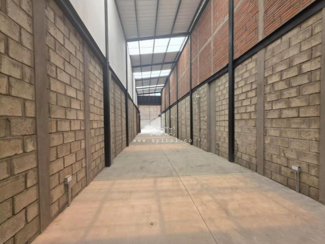 Bodega en arriendo en Centro, Bello, 200 m² · foto 4 de 9