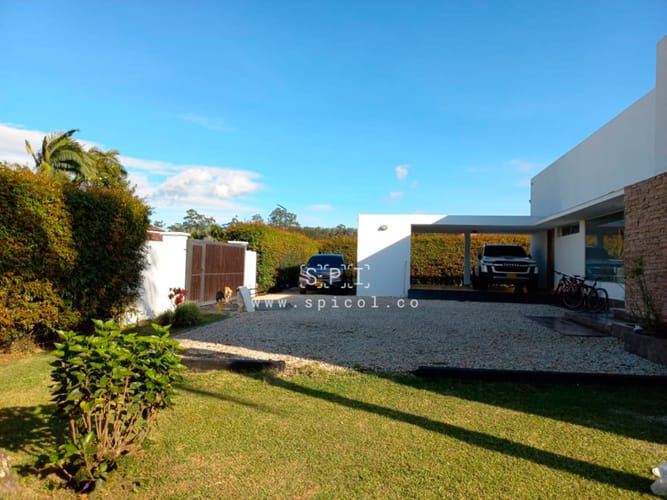 Casa de 4 alcobas en arriendo en Llano Grande, Rionegro, 350 m² · foto 2 de 23