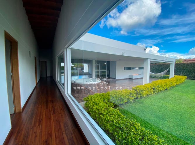 Casa de 4 alcobas en arriendo en Llano Grande, Rionegro, 350 m² · foto 3 de 23