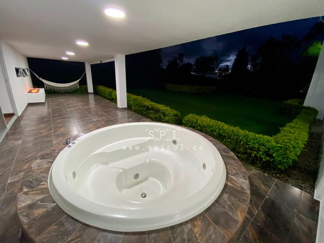 Casa de 4 alcobas en arriendo en Llano Grande, Rionegro, 350 m² · foto 8 de 23