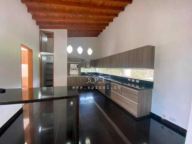Casa de 4 alcobas en arriendo en Llano Grande, Rionegro, 350 m² · foto 16 de 23