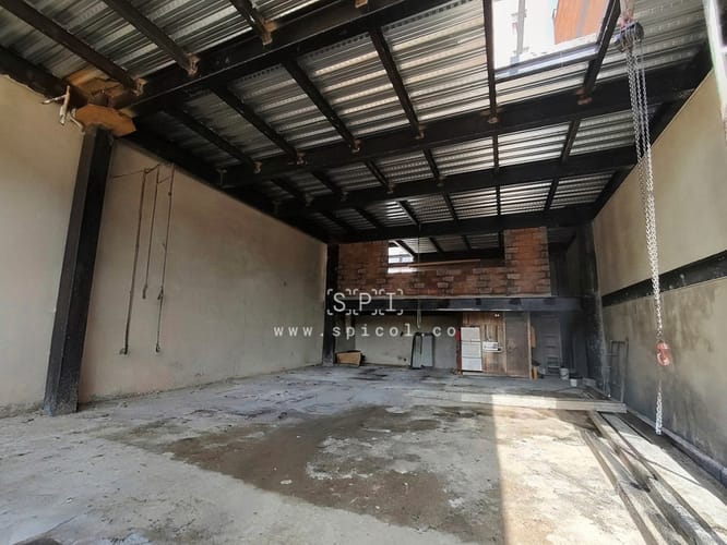 Bodega en arriendo en La Castellana, Medellín, 200 m² · foto 8 de 15