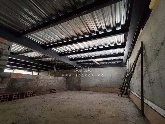 Bodega en arriendo en La Castellana, Medellín, 200 m² · foto 9 de 15