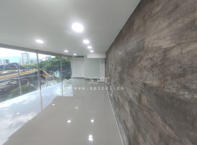 Oficina en arriendo en El Castillo, Medellín, 92 m² · foto 2 de 10