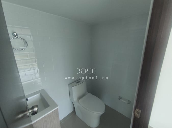 Oficina en arriendo en El Castillo, Medellín, 92 m² · foto 3 de 10