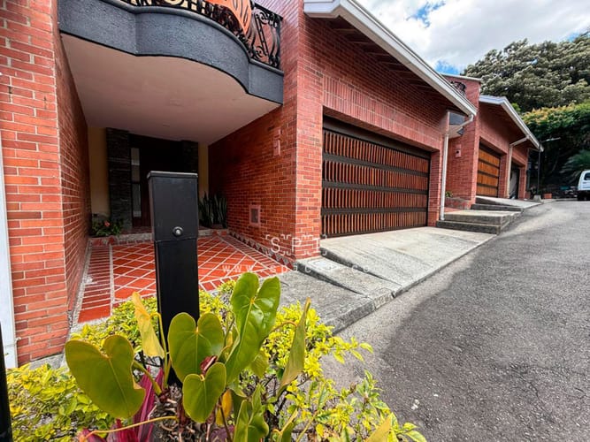 Casa de 4 alcobas en venta en Las Palmas, Medellín, 380 m² · foto 14 de 24