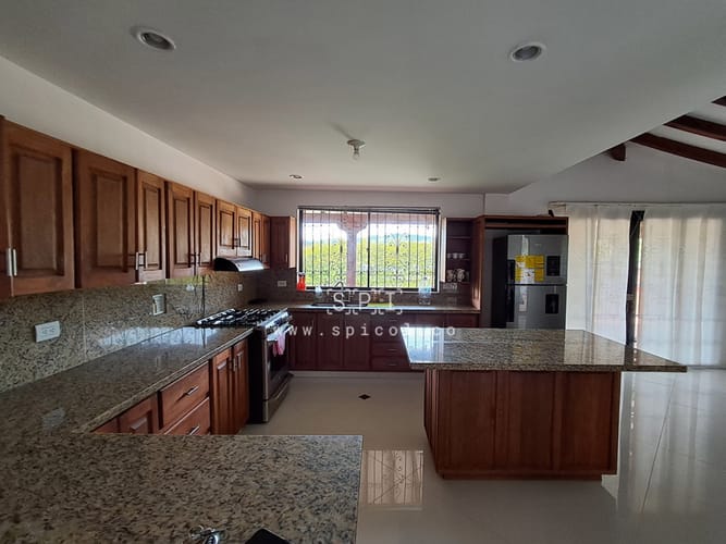 Casa de 5 alcobas en venta en La Mosquita, Rionegro, 380 m² · foto 4 de 23