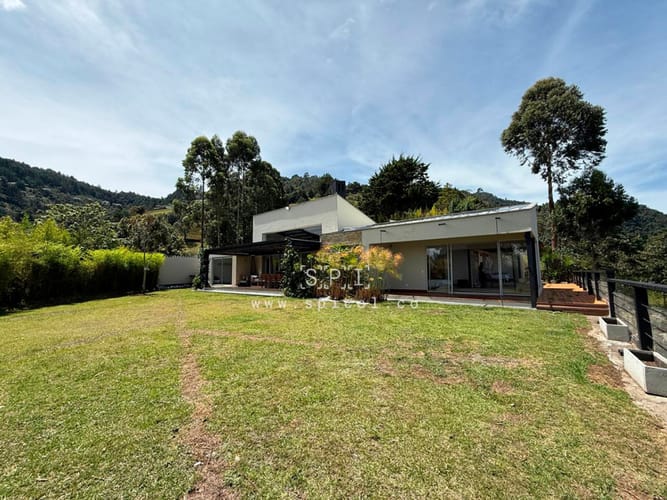 Casa de 4 alcobas en venta en Camino Verde, Envigado, 420 m² · foto 18 de 24