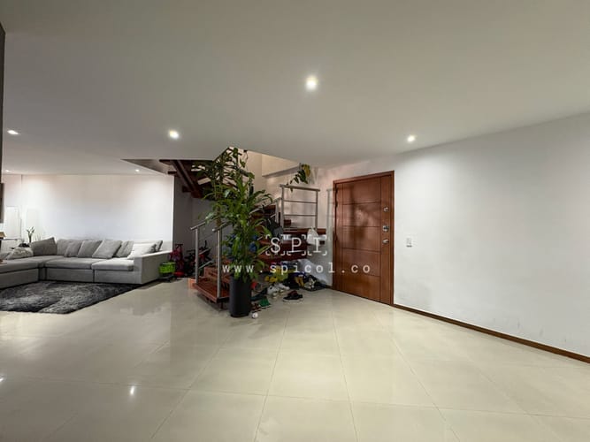 Apartamento de 3 alcobas en venta en Aves Maria, Sabaneta, 264 m² · foto 4 de 17