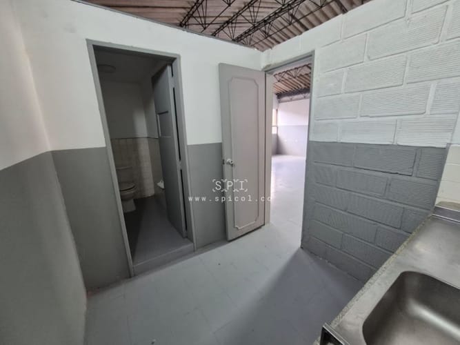 Bodega en arriendo en Colombia, Medellín, 149 m² · foto 12 de 14