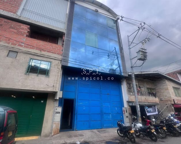 Bodega en venta en Trinidad, Medellín, 220 m² · foto 3 de 7