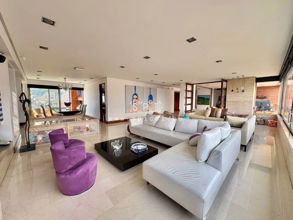 Apartamento en arriendo en El Poblado, Medellín · foto 2 de 24