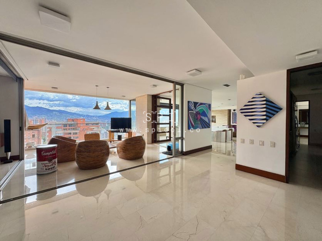 Apartamento en arriendo en El Poblado, Medellín · foto 3 de 24