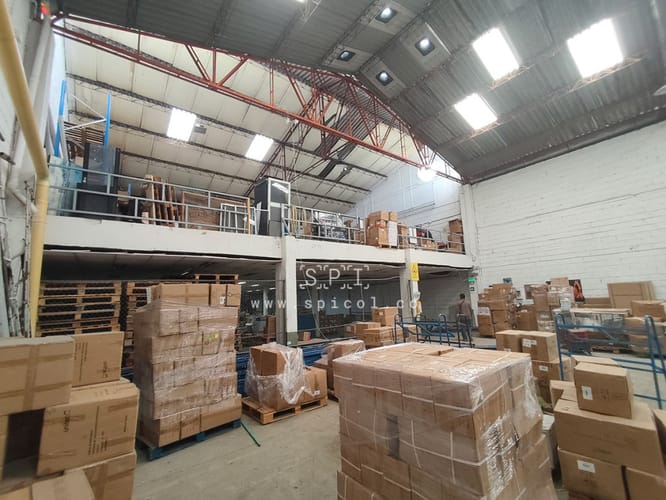 Bodega en arriendo en Zona Industrial No. 1, Itagüí, 2000 m² · foto 2 de 24