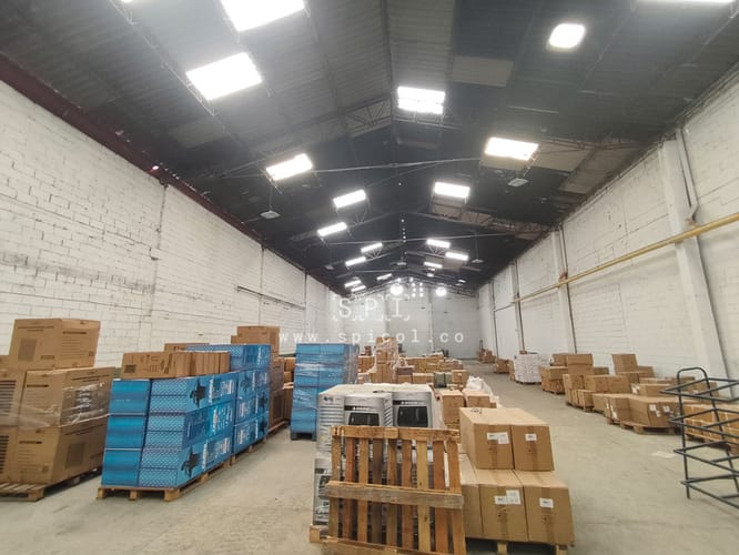 Bodega en arriendo en Zona Industrial No. 1, Itagüí, 2000 m² · foto 4 de 24