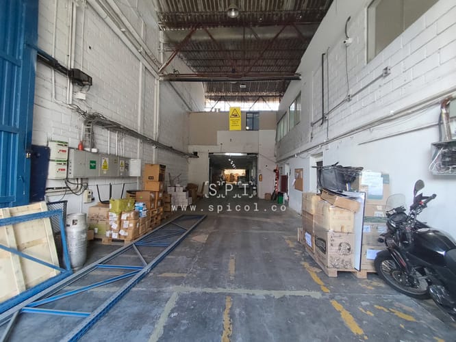 Bodega en arriendo en Zona Industrial No. 1, Itagüí, 2000 m² · foto 5 de 24