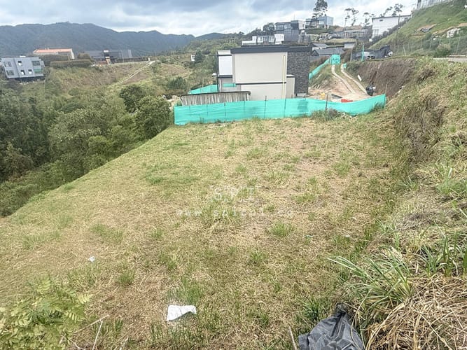 Lote en venta en Loma Del Escobero, Envigado, 1660 m² · foto 2 de 7