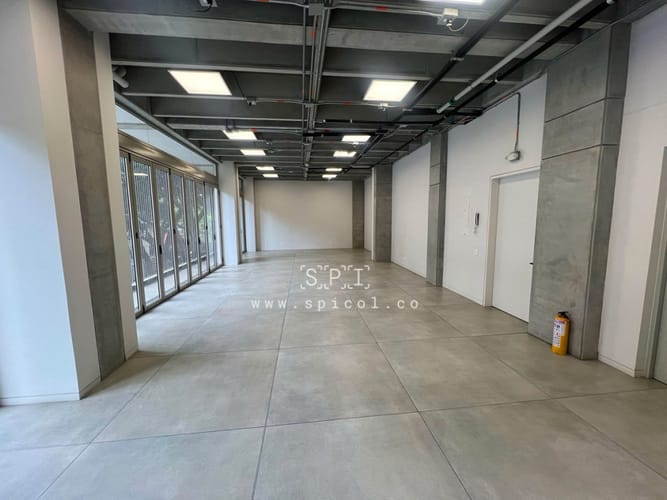 Local en arriendo en El Poblado, Medellín, 120 m² · foto 2 de 12