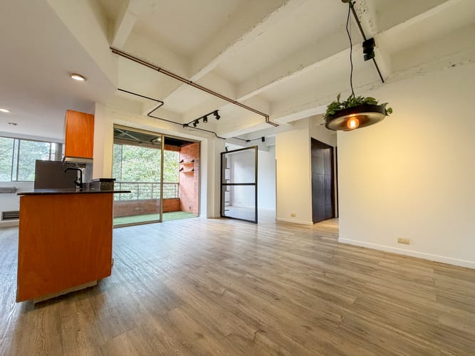 Apartamento de 2 alcobas en venta en Las Lomas, Medellín, 84 m² · foto 2 de 12