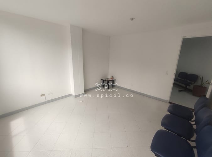 Oficina en arriendo en Conquistadores, Medellín, 27 m² · foto 4 de 8