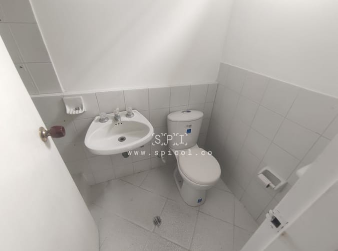 Oficina en arriendo en Conquistadores, Medellín, 27 m² · foto 5 de 8