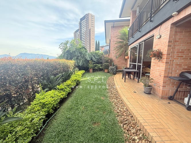 Casa de 4 alcobas en venta en Altos Del Poblado, Medellín, 350 m² · foto 2 de 24