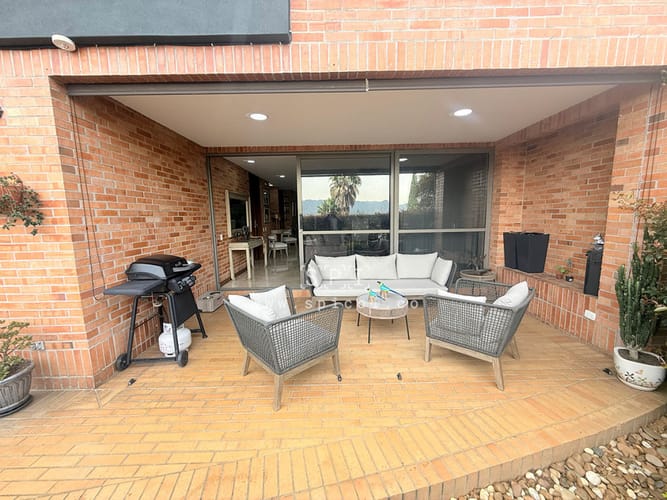 Casa de 4 alcobas en venta en Altos Del Poblado, Medellín, 350 m² · foto 3 de 24