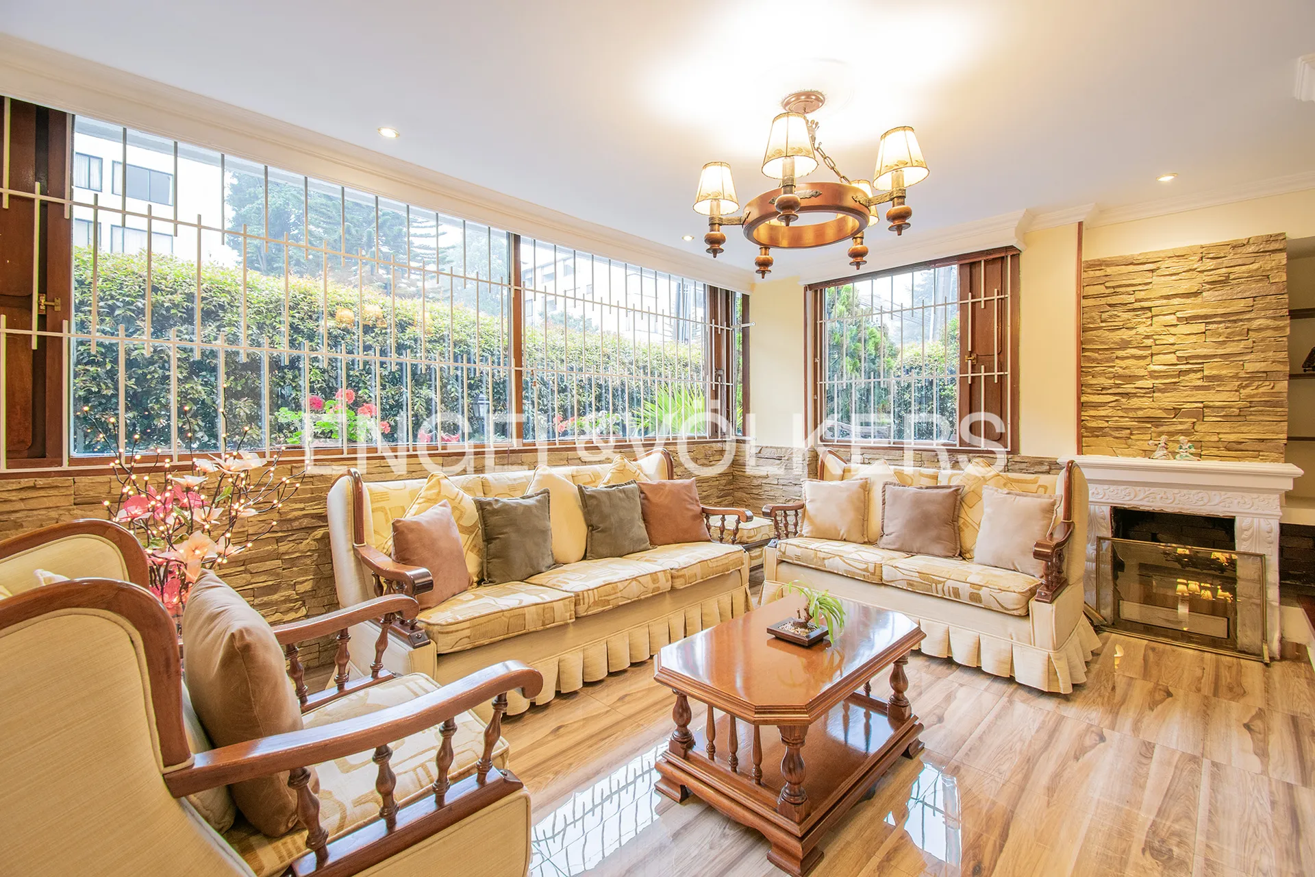 Casa en venta en Alhambra, Bogotá · foto 2 de 19