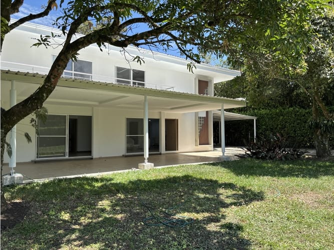 Casa de 5 alcobas en venta en Las Mercedes, Jamundí, 273 m² · foto 2 de 24