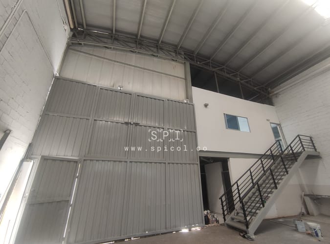 Bodega en arriendo en La Tablaza, La Estrella, 350 m² · foto 2 de 16