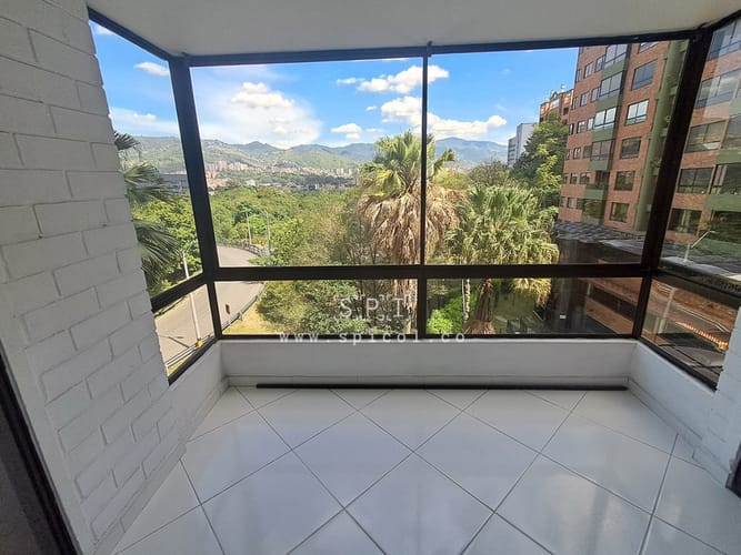 Apartamento de 3 alcobas en venta en La Aguacatala, Medellín, 155 m² · foto 5 de 16
