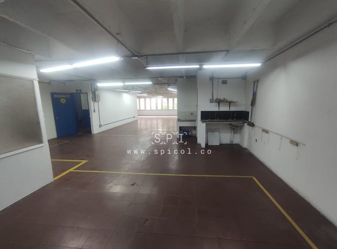 Bodega en arriendo en Perpetuo Socorro, Medellín, 175 m² · foto 7 de 9