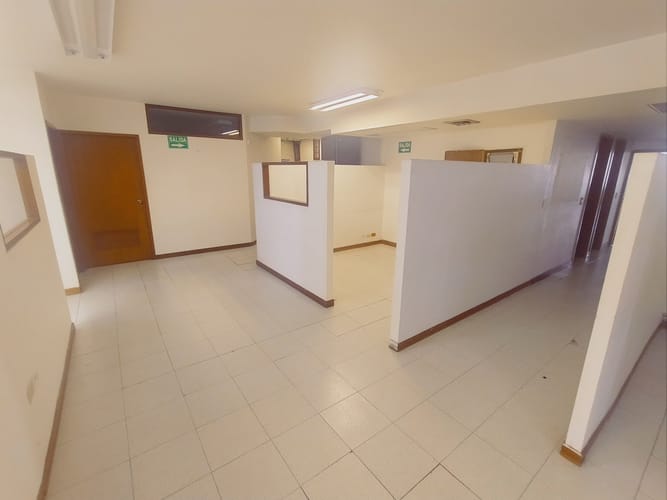 Oficina en arriendo en La Merced, Cali, 416 m² · foto 8 de 23