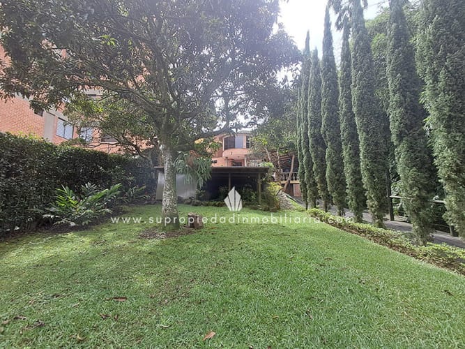 Casa de 5 alcobas en venta en Las Antillas, Envigado, 375 m² · foto 3 de 24