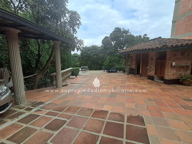 Casa de 5 alcobas en venta en Las Antillas, Envigado, 375 m² · foto 9 de 24