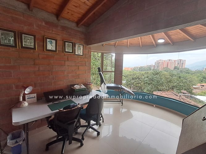 Casa de 5 alcobas en venta en Las Antillas, Envigado, 375 m² · foto 17 de 24