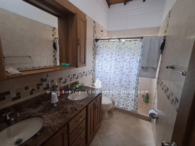 Casa de 5 alcobas en venta en Las Antillas, Envigado, 375 m² · foto 21 de 24